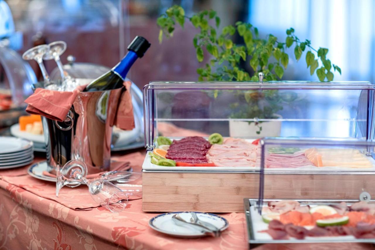 Grand Hotel Wagner Palermo Esterno foto A wine cooler