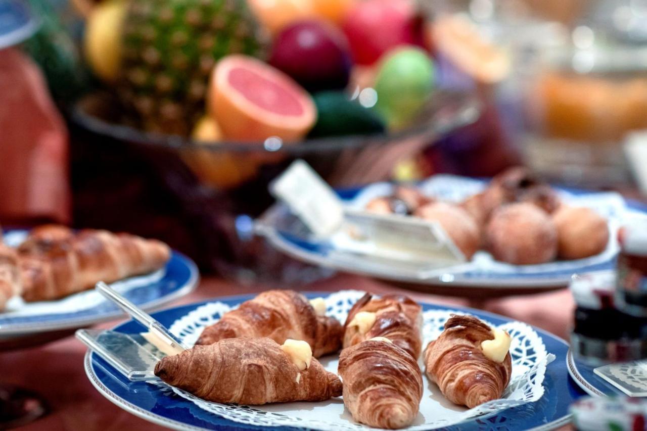 Grand Hotel Wagner Palermo Esterno foto Croissants