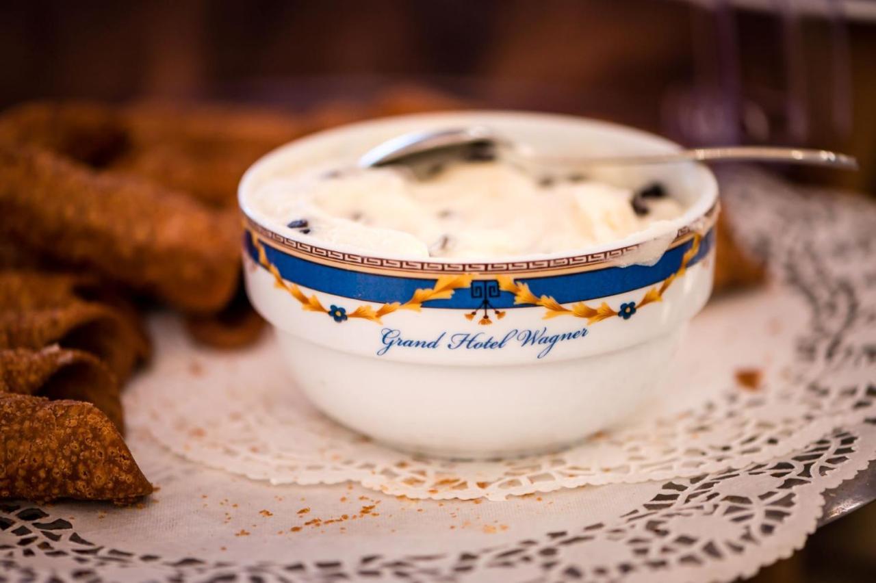 Grand Hotel Wagner Palermo Esterno foto A bowl of crème anglaise