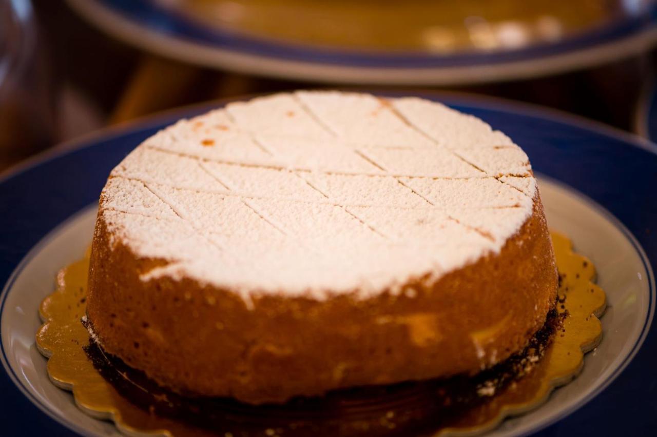 Grand Hotel Wagner Palermo Esterno foto A whole Morbier cheese